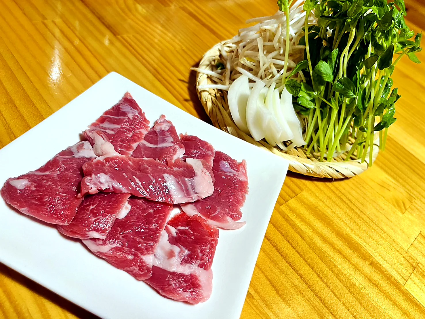 成吉思汗 さくやの生ラムと野菜盛り